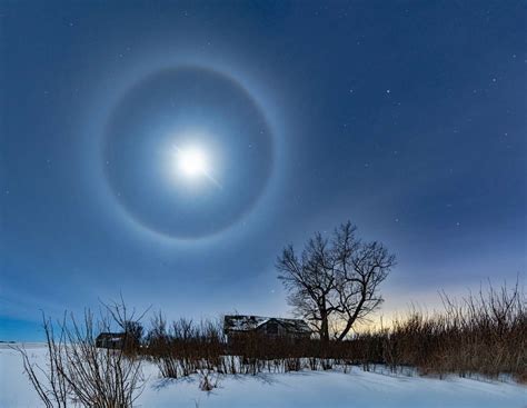 What Causes a Ring to Appear Around the Moon?