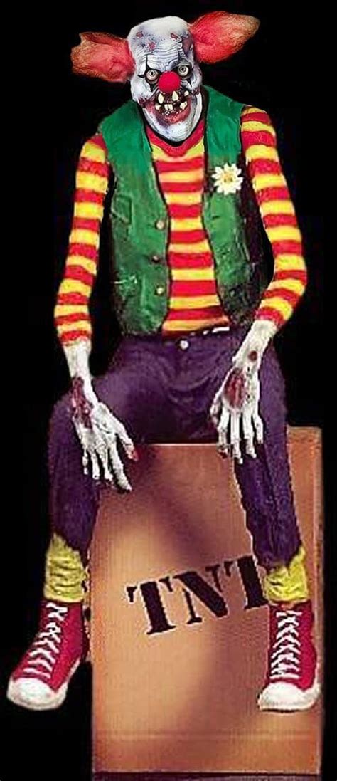 "Shivering Chuckles the Clown" Electric Animated Halloween Prop | The Horror Dome