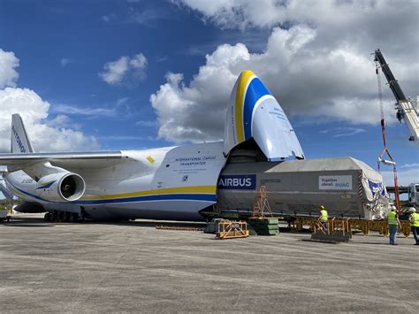 Ukrainian An-124 Ruslan aircraft has delivered a SpaceX satellite in a ...