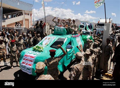 Houthi Shiite fighters wearing an army uniform chant slogans during the ...