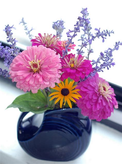 Calendula & Concrete: Zinnia Bouquet