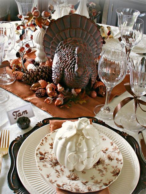 Cool Turkey Decorations For Your Thanksgiving Table | DigsDigs