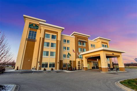 La Quinta Inn & Suites by Wyndham Springfield IL | Springfield, IL Hotels