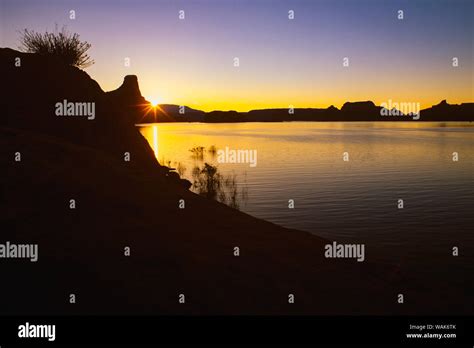 Gunsight Butte, sunrise, Lake Powell National Recreation Area, Utah, Arizona Stock Photo - Alamy