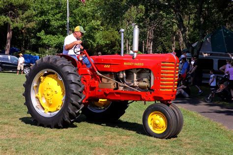 Massey-Harris 444 photo - Dave Thomas photos at pbase.com