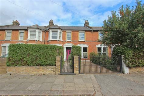 4 bedroom house for sale in Windsor Road, London, E7