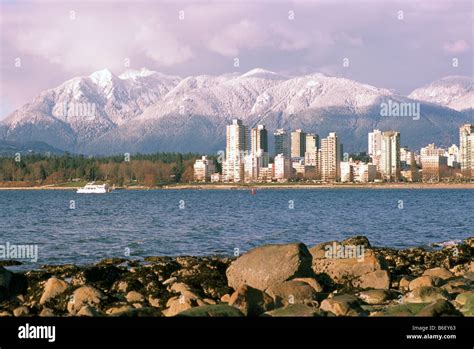 The North Shore Mountains dominate the Skyline of Stanley Park and Stock Photo: 21226971 - Alamy