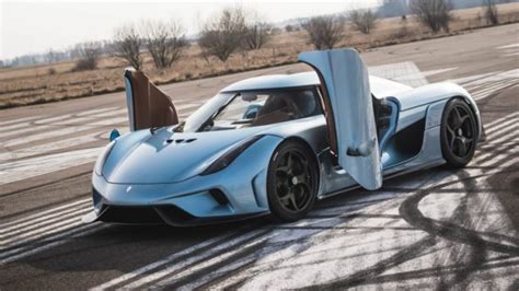 Koenigsegg Dihedral synchro-helix doors