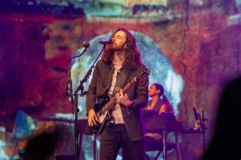 Hozier ‘unearths’ an ‘unreal’ show at Ascend Amphitheater - The Vanderbilt Hustler