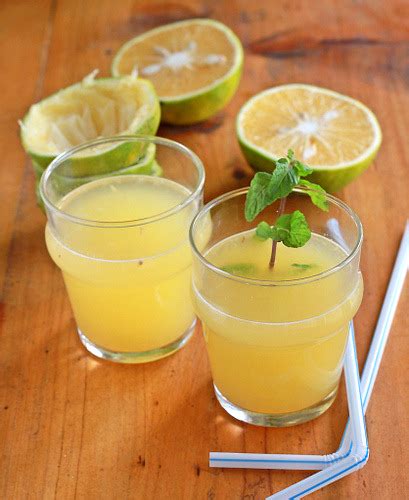 Paaka-Shaale: Sweet lime Juice- two ways of making it