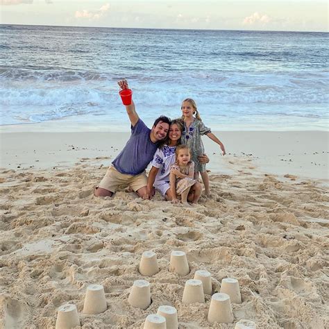 Jimmy Fallon Has Fun in Bahamas with Daughters Winnie, Frances