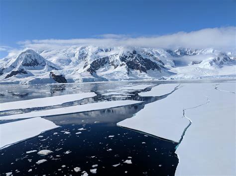 Wilhelmina Bay, Antarctica [OC] [2048x1536] : r/EarthPorn