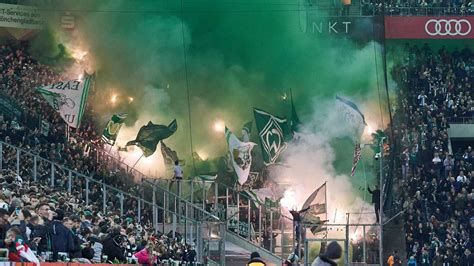 Werder Bremen muss für vier Pyro-Vergehen der Fans blechen