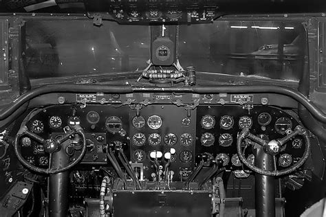 Cockpit do “Douglas” C-54 Skymaster same source | Cockpit, Airline interiors, Douglas aircraft