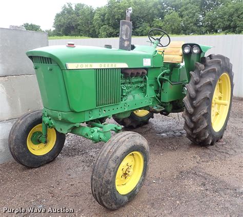 1971 John Deere 2520 tractor in Wichita, KS | Item DS7172 sold | Purple ...