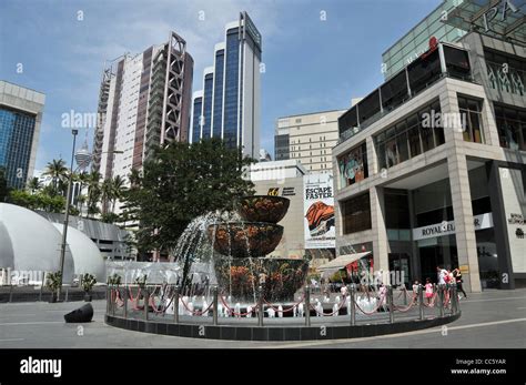 fountain, Pavilion mall, Kuala Lumpur, Malaysia Stock Photo - Alamy