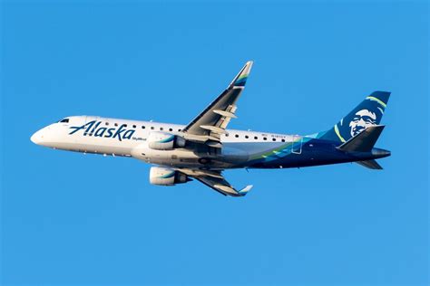 Alaska SkyWest ERJ-175/LR departing SAN on October 2, 2019. | San jose airport, Alaska, Kids running