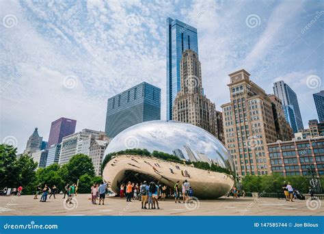 The Cloud Gate, at Millennium Park in Chicago, Illinois Editorial Stock ...