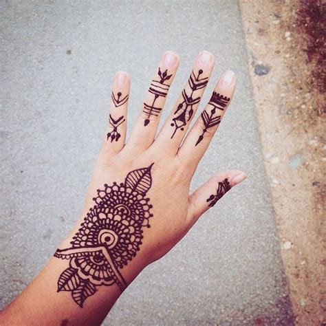 75+ Henna Tattoos That Will Get Your Creative Juices Flowing