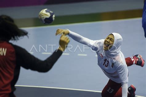 BOLA TANGAN PUTRI -INDONESIA VS THAILAND | ANTARA Foto