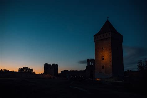 Free picture: Medieval castle tower illuminated at night