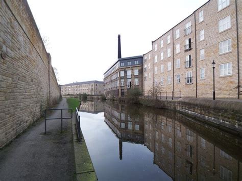 Leeds Liverpool Canal - Britannia Wharf | Picture | Bingley WaW