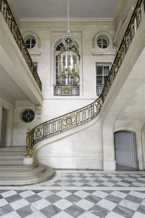 Le Petit Trianon Staircase at Versailles, Color Print — Parisian Moments | Casas de luxo, Ideias ...