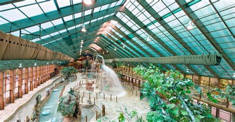 Hotels in Pigeon Forge with Indoor Lazy River