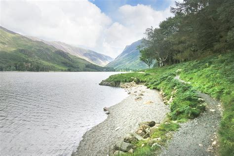 Buttermere Lake Walk & 'The Tree', Lake District walks & best views | The Hiking Photographer