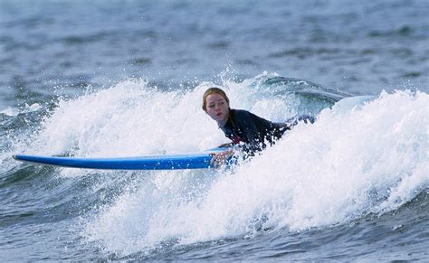 Emma Stone Surfing Photos: 2014 in Hawaii -10 | GotCeleb