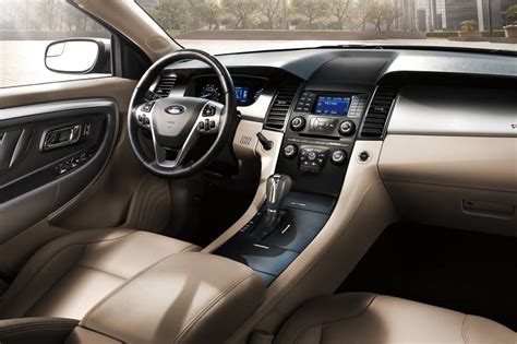 2018 Ford Taurus Interior Pictures