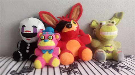 Here is my bootleg FNaF plush collection. : r/fivenightsatfreddys