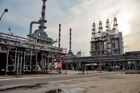 Police investigate causes of fire, explosion at Pertamina oil refinery - ANTARA News