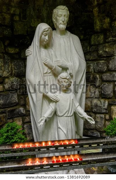 8 Mary Joseph Jesus Sculpture Dark Light Images, Stock Photos, 3D objects, & Vectors | Shutterstock