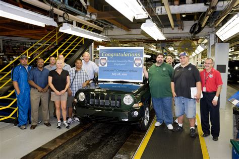 Chrysler Belvidere Builds 1 Millionth Vehicle - autoevolution