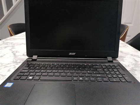 Acer extensa 2540, perfect condition w/ charger, not art related but still would like to know ...