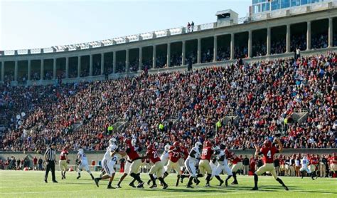Students Get Naked at the Harvard-Yale Football Game To Continue a Weird 40-Year Tradition | Complex