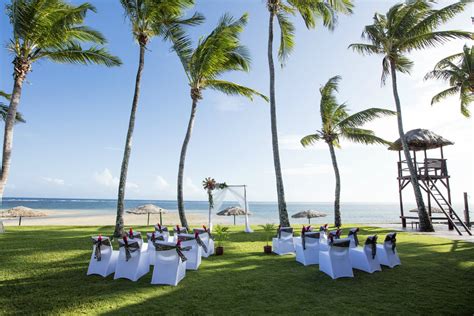 Outrigger Fiji Beach Resort - Fiji Wedding Venues | Bula Bride