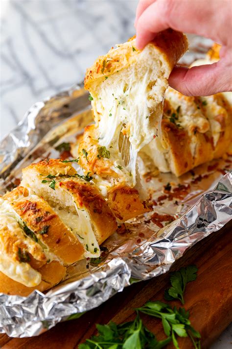 cheesy garlic bread: Easy recipe for quick 1