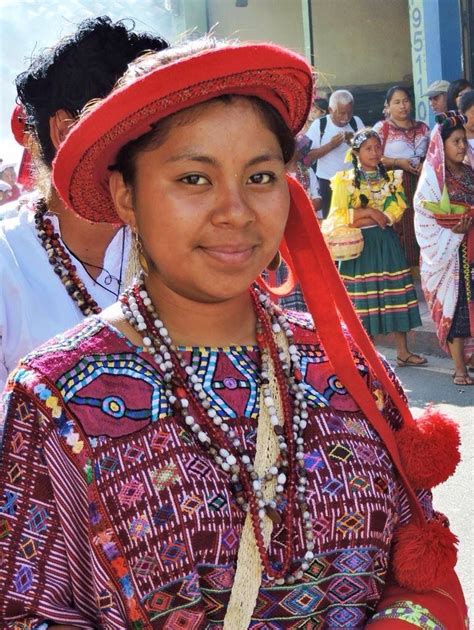 Mujer indígena de Cuilco, Huehuetenango, Guatemala. | Guatemalan ...