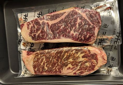 Snake River Farms American Wagyu NY Strip : steak