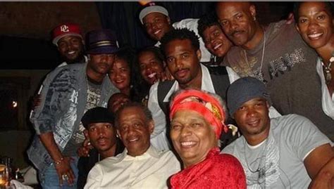 Wayans Family Tree: How Many Wayans Brothers Are There? - DotComStories