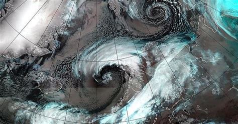 Huge storm to hit Norway today. With hurricane force gusts. : r/europe