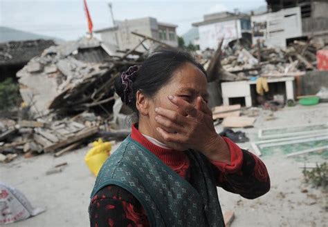 China Quake Kills Many and Injures Thousands - The New York Times