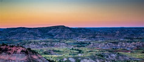 Hike The Painted Canyon In North Dakota - United States | PARA'KITO®