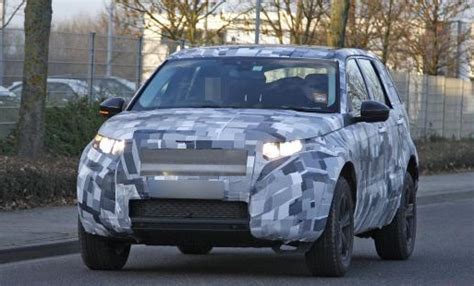 2015 Land Rover Freelander caught in camo? Photos and details