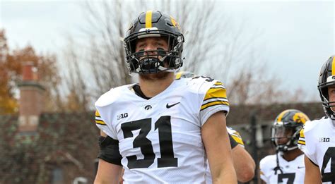 Iowa senior linebacker Jack Campbell named 2022 Butkus Award winner - Hawk Fanatic