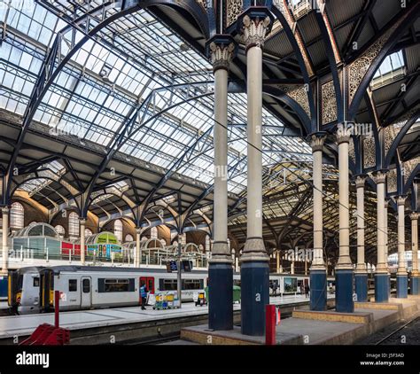 Liverpool Street Station Interior Stock Photo - Alamy