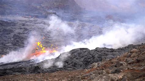 Iceland: Volcanic activity continues as another eruptive fissure opens | Video Ruptly