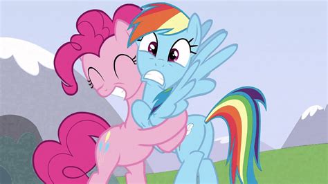 Pinkie Pie hugs Rainbow Dash - YouTube